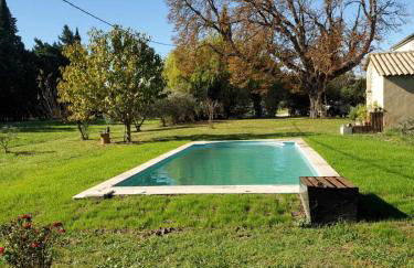 Le petit mas en provence avec piscine - Photo 5