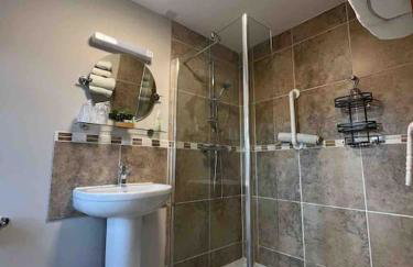 Oaklodge House - Photo 5