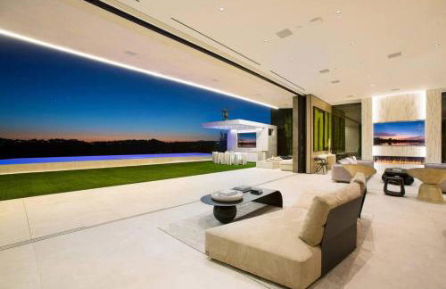 Ultra-Luxurious BH Estate with Pool, Theatre, Views - Foto 58
