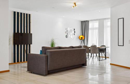 Groß, modern, vollausgestattet, gemütlich mit Küche und Parkplatz für Urlaub oder Business - Foto 5