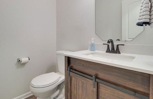 Dog-Friendly Home with Pool Access Near Oak Island! - Foto 22