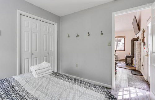 Screened Porch and Deck Pet-Friendly Poconos Escape - Foto 13