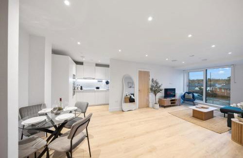 Modern & Cozy 2-Bedroom Apartment plus Parking, Gym, Cinema, Games Room, Workspace - Photo 14