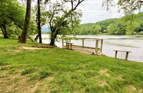 Barney's Retreat- Rustic cabin on the river! - Foto 15