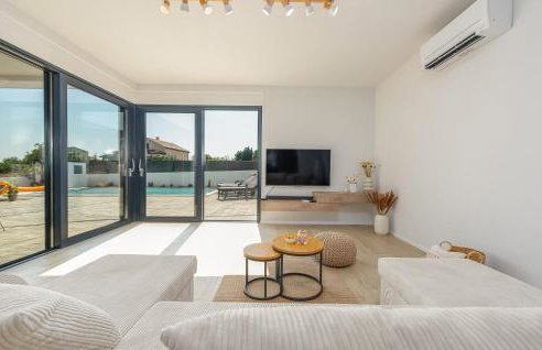 4 Bedroom Cozy Home In Poljica Brig - Foto 4