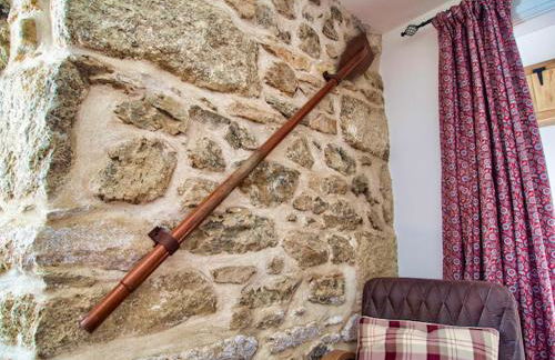 Knocker Cottage is a 3 bedroom made up of 1 double bedroom and 2 small double bedrooms in small village 10 min to beaches - Foto 54