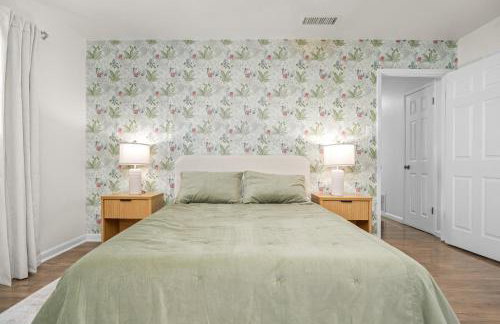 Relaxed Luxury Pet Friendly Home with Pool and Backyard Lounge in San Antonio, TX - Foto 44