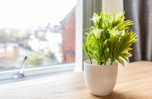 Two Bed Apartment RYTON With Free Parking - Foto 4