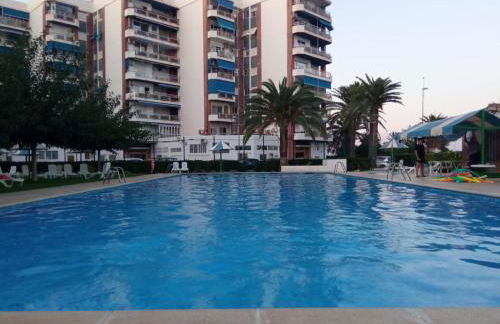 Primera linea playa Apto recien reformado Piscina - Foto 4