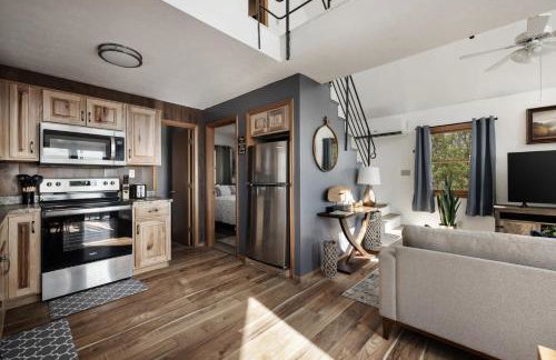 Cozy cabin w hot tub fire pit & ski access - Foto 17