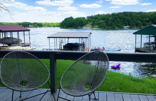 French Country Cottage Dock & Screened Porch - Photo 8