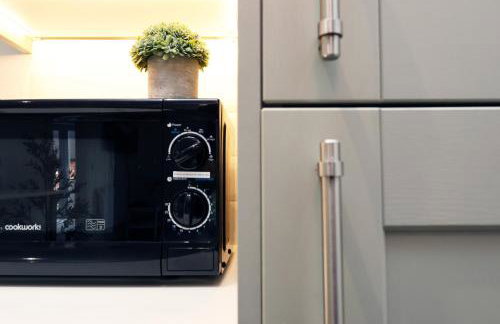 large 2 bed central apartment with balcony and private parking - Foto 29