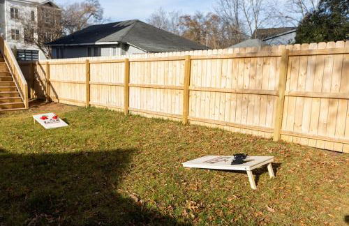 Birdsong Bungalow - Hot Tub, Game Room, Fire Pit - Foto 6