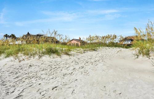 Beach house & backyard oasis with private pool - short walk to beach - Foto 32