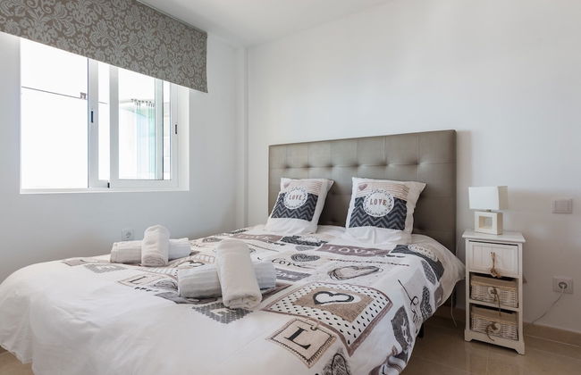 Luxurious 1st Line Top-floor Apartment With Direct Sea Access - Photo 2