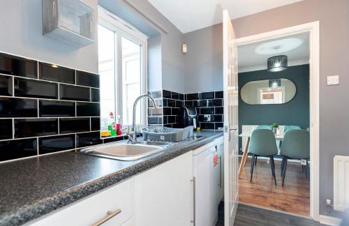 Stylish 3BR Contractor Friendly Long Stays - Photo 17