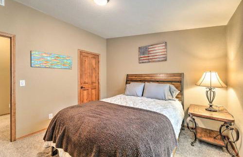 Rustic Escape with Deck, Hot Tub and Mountain Views - Foto 22