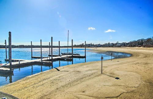 Walk to Shore Updated Buzzards Bay Cottage! - Foto 26