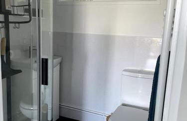 Self-catering studio in beautiful Charmouth - Photo 4