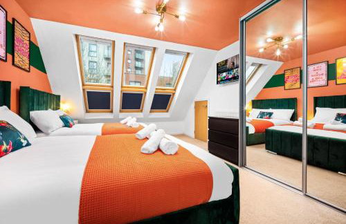 Stylish Manchester 4 Bed House with Garden - 4 Doubles Beds & 1 Single Bed - Sleeps 9 - Salford - FREE PARKING - SMART TVs in every bedroom - FREE NETFLIX - 6 min to City Centre, Close to Trafford Centre, Etihad Stadium, Manchester Arena, Clubs & more - Foto 16