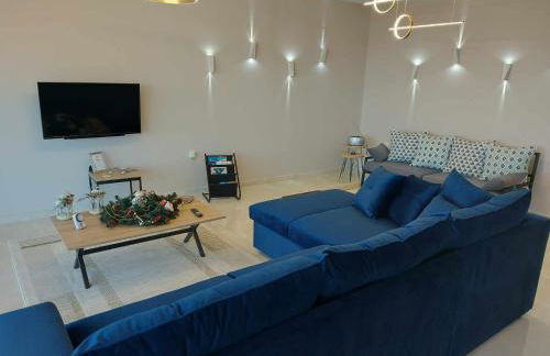 Amazing view with huge balcony - Photo 41