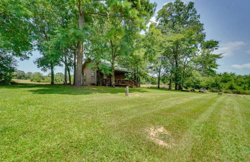 Scenic Oklahoma Studio Cabin on 80 Acres with Views! - Foto 27