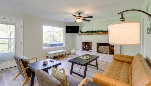 24-Acre Cottage with Hot Tub about 10 Mi to Blowing Rock - Foto 3