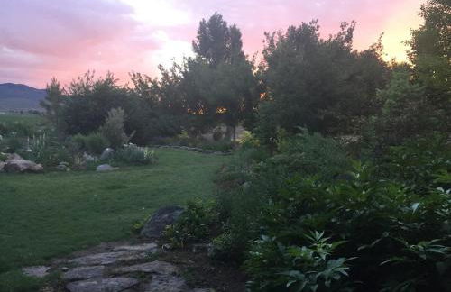 Wildland Gardens Farm House w Private Hot tub - Photo 15