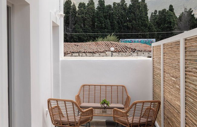 Parikia's Urban Oasis - Photo 20