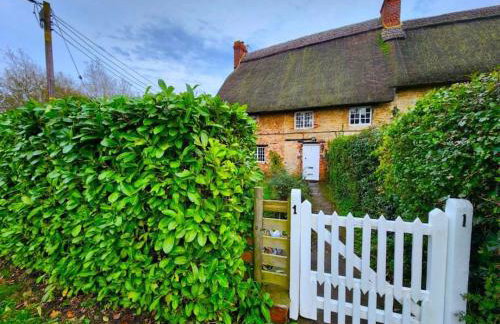 Swan Cottage 2-Bedroom-Netflix-Parking-Nature-Canal - Photo 67