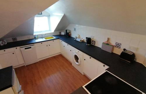 Large 2 bedroom town centre flat with free parking - Foto 28