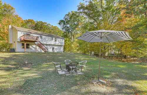 Hike, Ski and Explore Otisville Retreat with Yard! - Foto 1