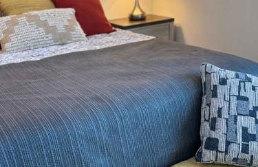 NEW Modern Condo FREE Parking & High Speed Wifi - Foto 20