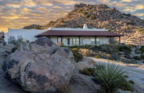 Boulder Surrounded Escape- ANOTHERdeserthouse - Foto 56