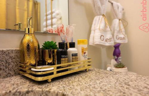 Luxurious 2 Bedroom Downtown City Views! - Foto 28