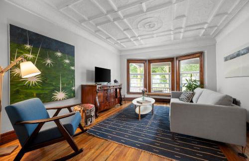 Historic & Spacious 3 Bedroom Family Gem on Peaceful Street - Foto 18