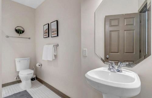 Modern, Insta-Worthy 2B Townhome in Walkable Springfield! - Photo 24