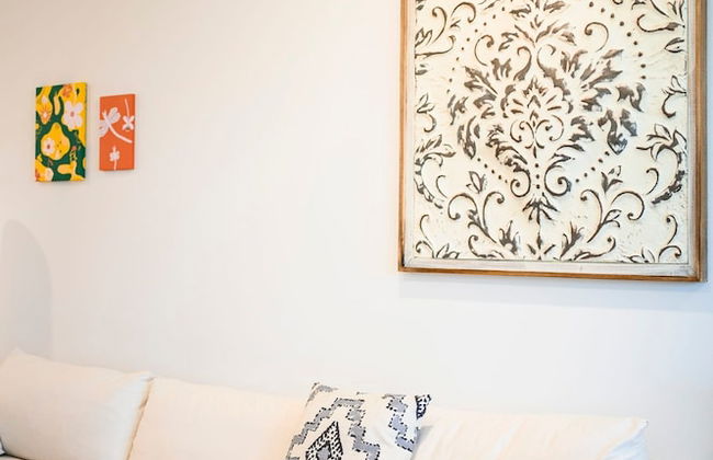 Chic Modern Retreat With Stunning Views - Photo 40