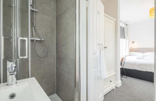 Modern 4-Bedroom Detached Home in Central Cambridge with Parking - Foto 25