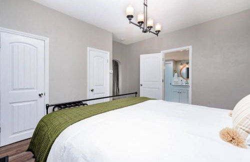 Cozy Family Cottage - Historic Top of The Hill - Foto 24