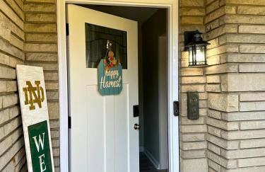 1mi to ND, King Beds, Easy Parking, Pet Friendly, Huge Fenced Yard for Games - Foto 17