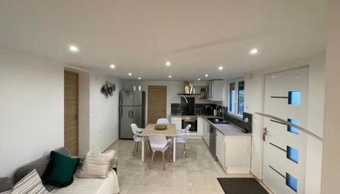 LE HAVRE D'ATHENA - Grand appart, jardin privé, abri vélos & accès rapide A61 - Foto 2