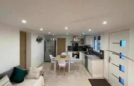 LE HAVRE D'ATHENA - Grand appart, jardin privé, abri vélos & accès rapide A61 - Foto 2