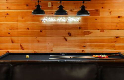 Sleeps 16 Luxury Cabin with Game Room & Hot Tub - Foto 50