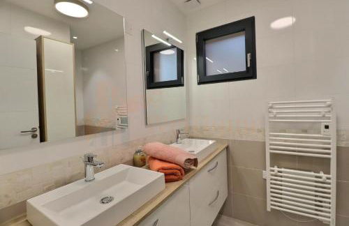 La Villa des Pins - Nature & Pool - Foto 7