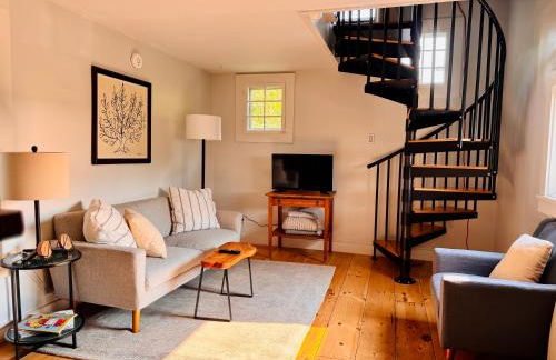 Charming 1BD Loft in Shelburne - Photo 6