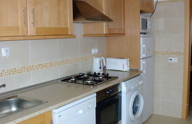 Albufeira 1 Bedroom Apartment 5 min From Falesia Beach and Close to Center! J - Photo 13