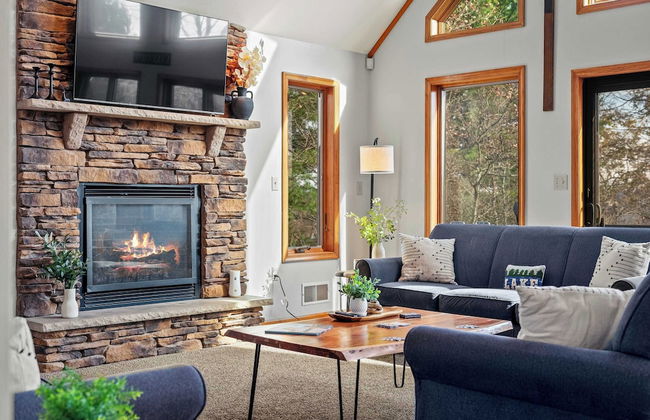 Lake View Chalet by Avantstay Lake Access + Deck - Foto 13