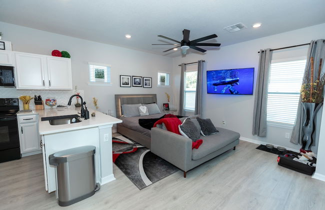 Pet Friendly Modern Zen Studio Retreat W/ Hot Tub! Home by RedAwning - Foto 4