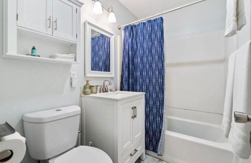 O-Side Beach Bungalow with Jaccuzi Blocks to beach - Photo 8